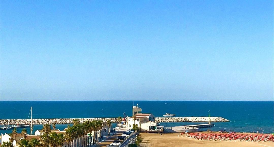 Hotel Borgo Marina Роди Гарганико Екстериор снимка