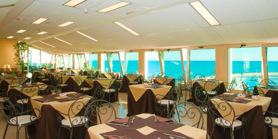 Hotel Borgo Marina Роди Гарганико Екстериор снимка