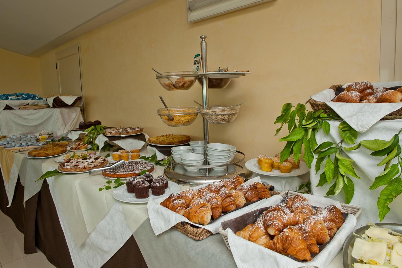 Hotel Borgo Marina Роди Гарганико Екстериор снимка