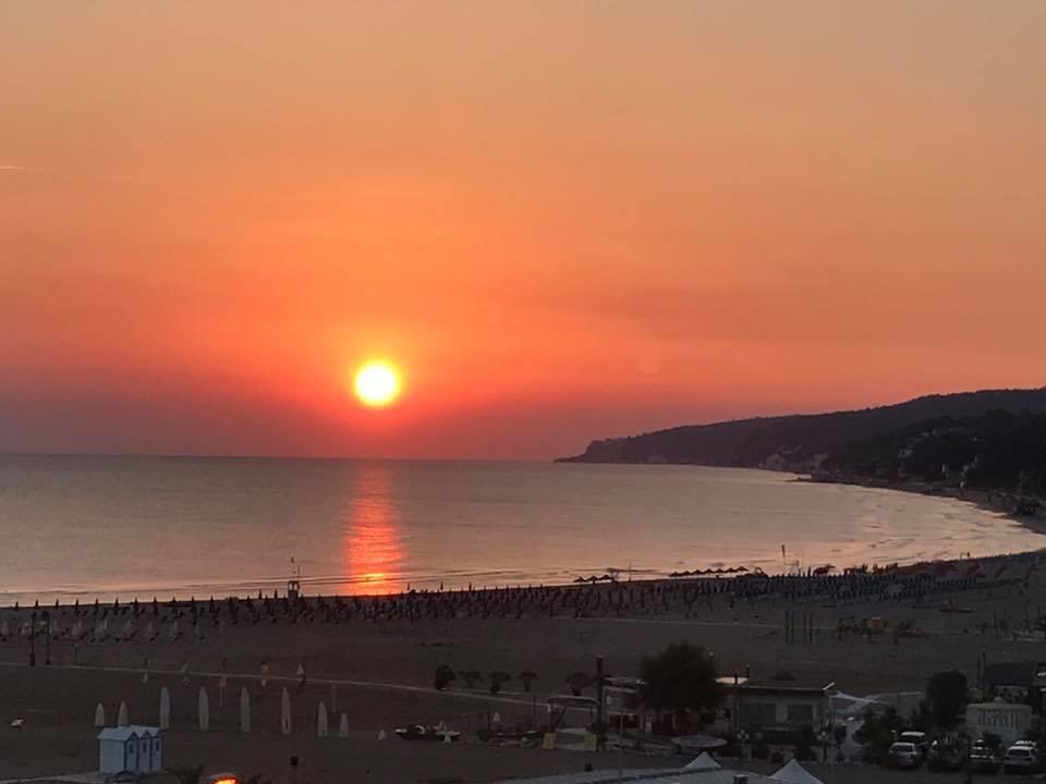 Hotel Borgo Marina Роди Гарганико Екстериор снимка