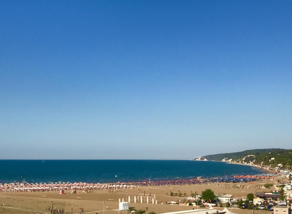 Hotel Borgo Marina Роди Гарганико Екстериор снимка