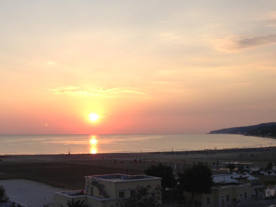 Hotel Borgo Marina Роди Гарганико Екстериор снимка
