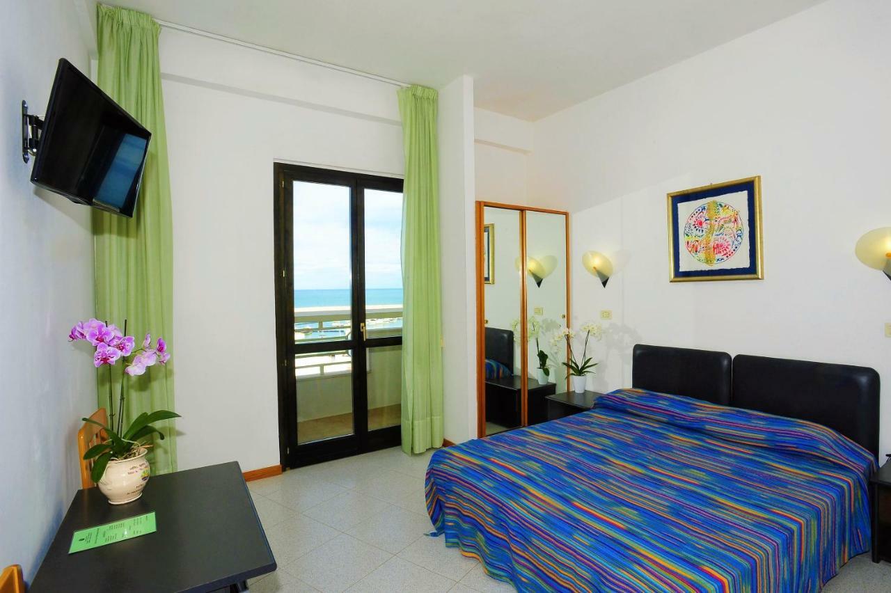 Hotel Borgo Marina Роди Гарганико Екстериор снимка