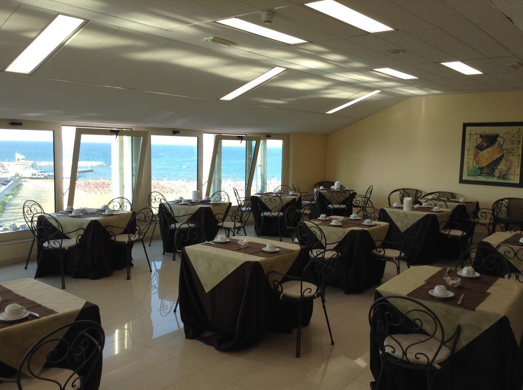 Hotel Borgo Marina Роди Гарганико Екстериор снимка