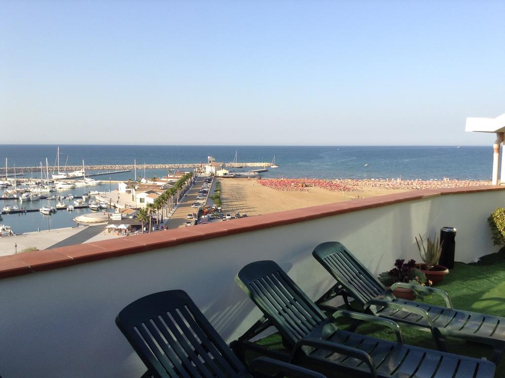 Hotel Borgo Marina Роди Гарганико Екстериор снимка