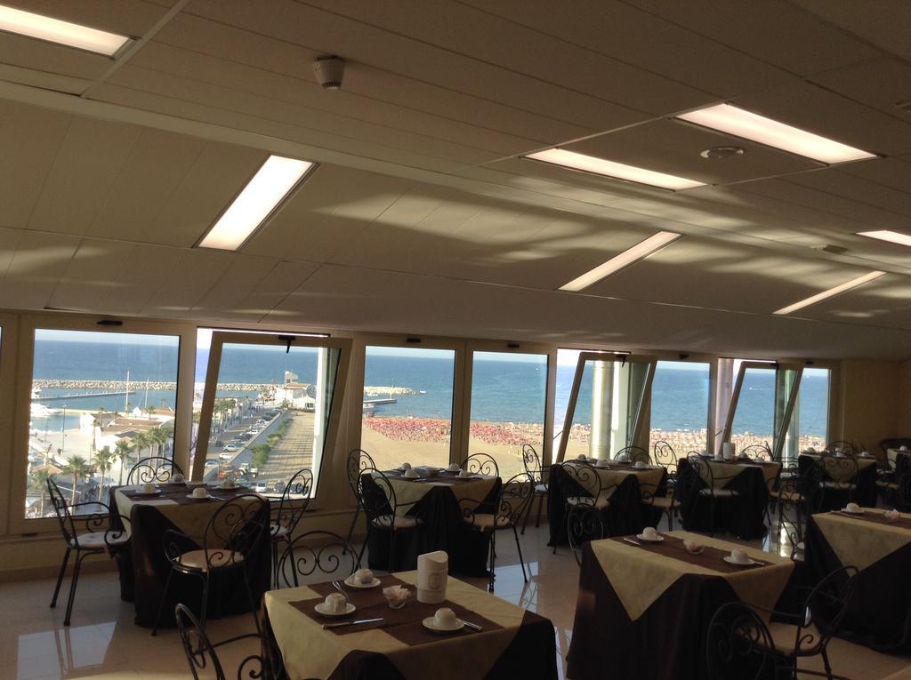 Hotel Borgo Marina Роди Гарганико Екстериор снимка