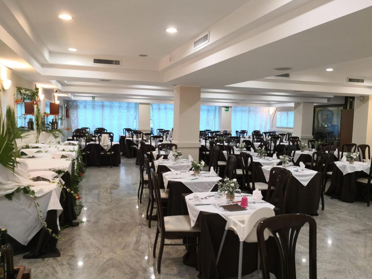 Hotel Borgo Marina Роди Гарганико Екстериор снимка